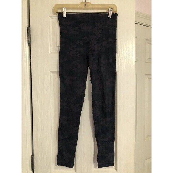 Spanx Look At Me‎ Now Seamless Leggings Black Camo Womens M Medium Athleisure - Picture 3 of 8